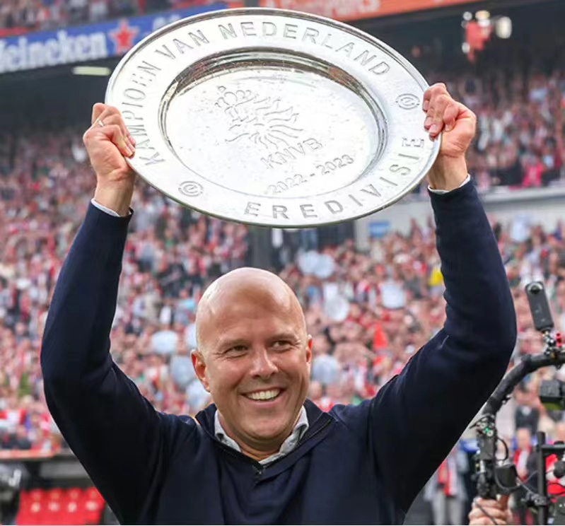 Eredivisiekampioen-coach Arne Slott neemt de leiding over Liverpool's Reds